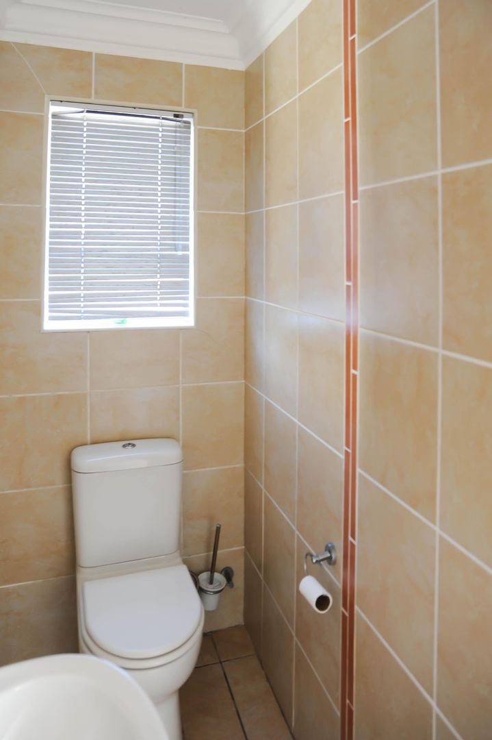 To Let 4 Bedroom Property for Rent in Calypso Beach Western Cape